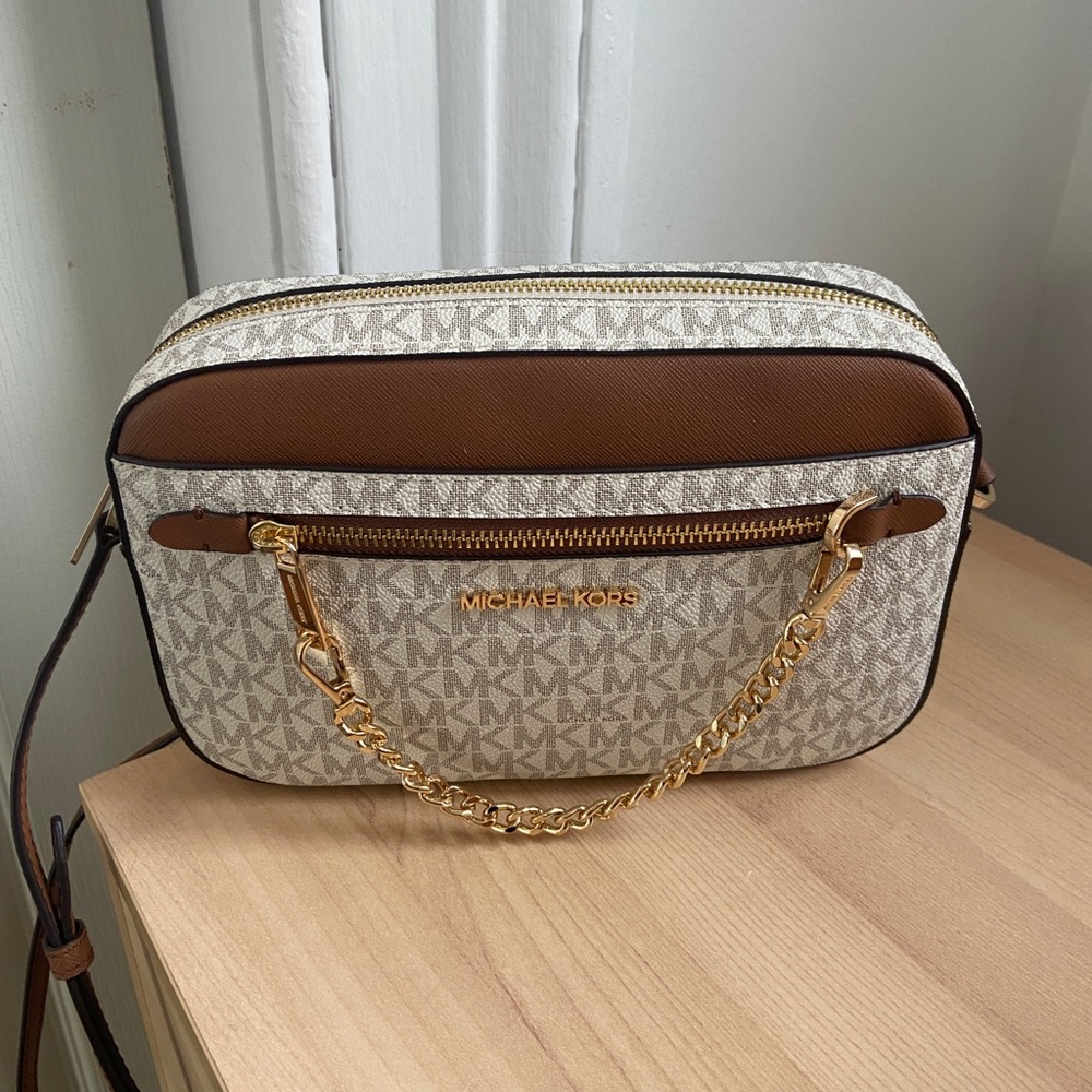 ***BRAND NEW *** Michael Kors Jet Set Logo Chain Crossbody Bag